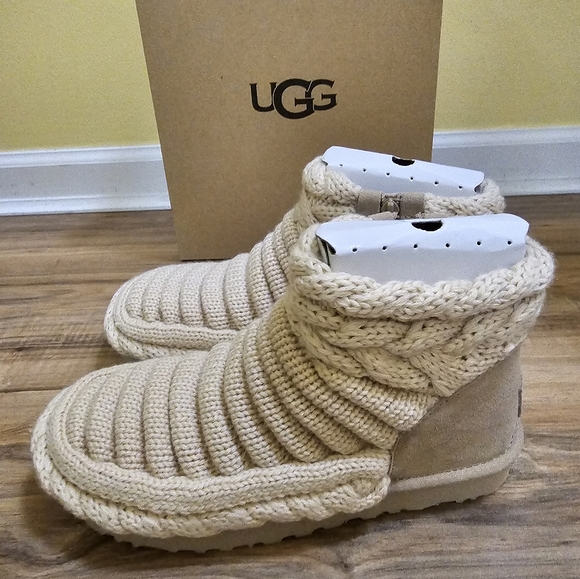 UGG Classic Mini Chunky Knit, natural, size US 9 - Picture 4 of 13